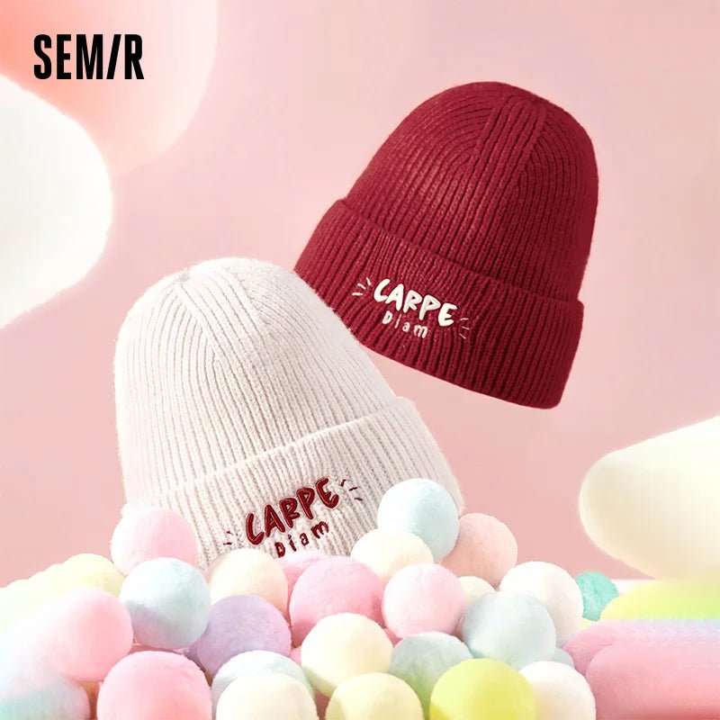 Bonnet Tricoté Femme Semir – Colorblock, Broderie & Laine Douce Hiver 2025 - Smiles shop