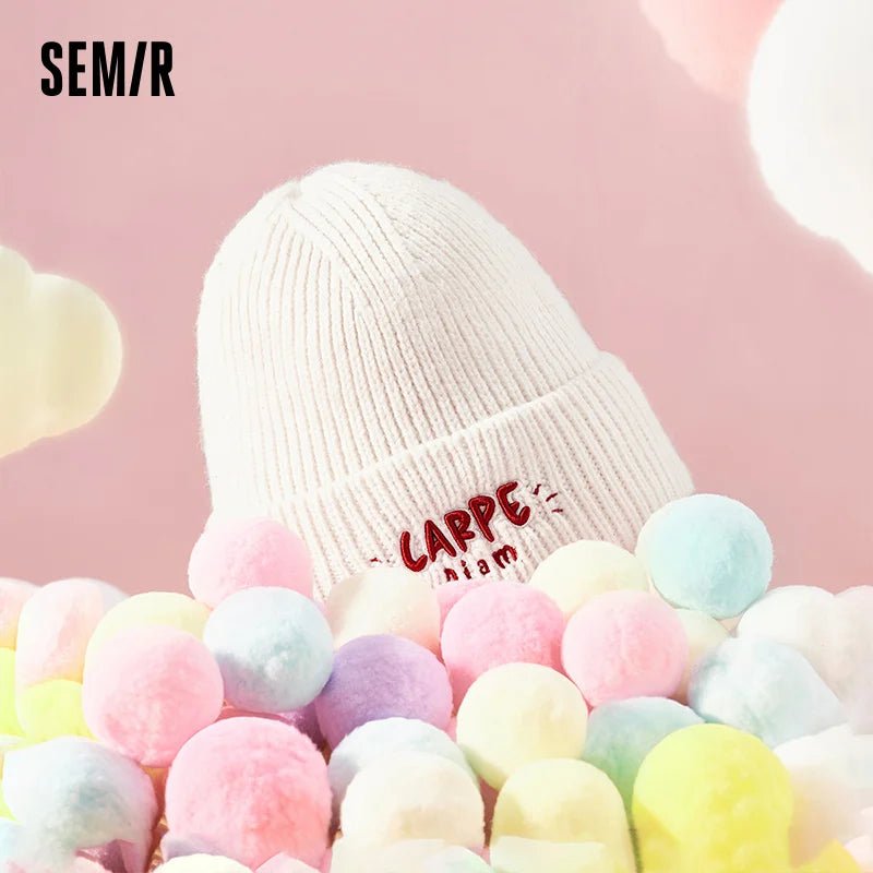 Bonnet Tricoté Femme Semir – Colorblock, Broderie & Laine Douce Hiver 2025 - Smiles shop