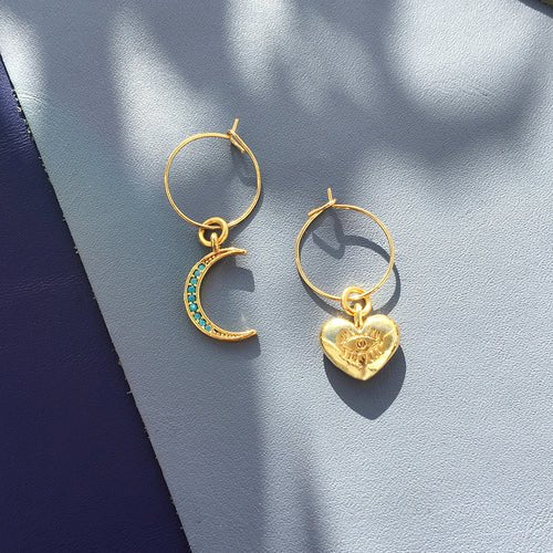 Boucles d'Oreilles Charm Lune Cristal Turquoise & Cœur – Plaquées Or 24 Carats, Mini Créoles - Smiles shop
