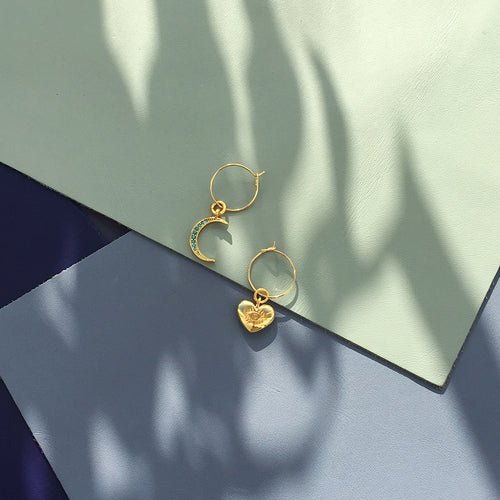 Boucles d'Oreilles Charm Lune Cristal Turquoise & Cœur – Plaquées Or 24 Carats, Mini Créoles - Smiles shop