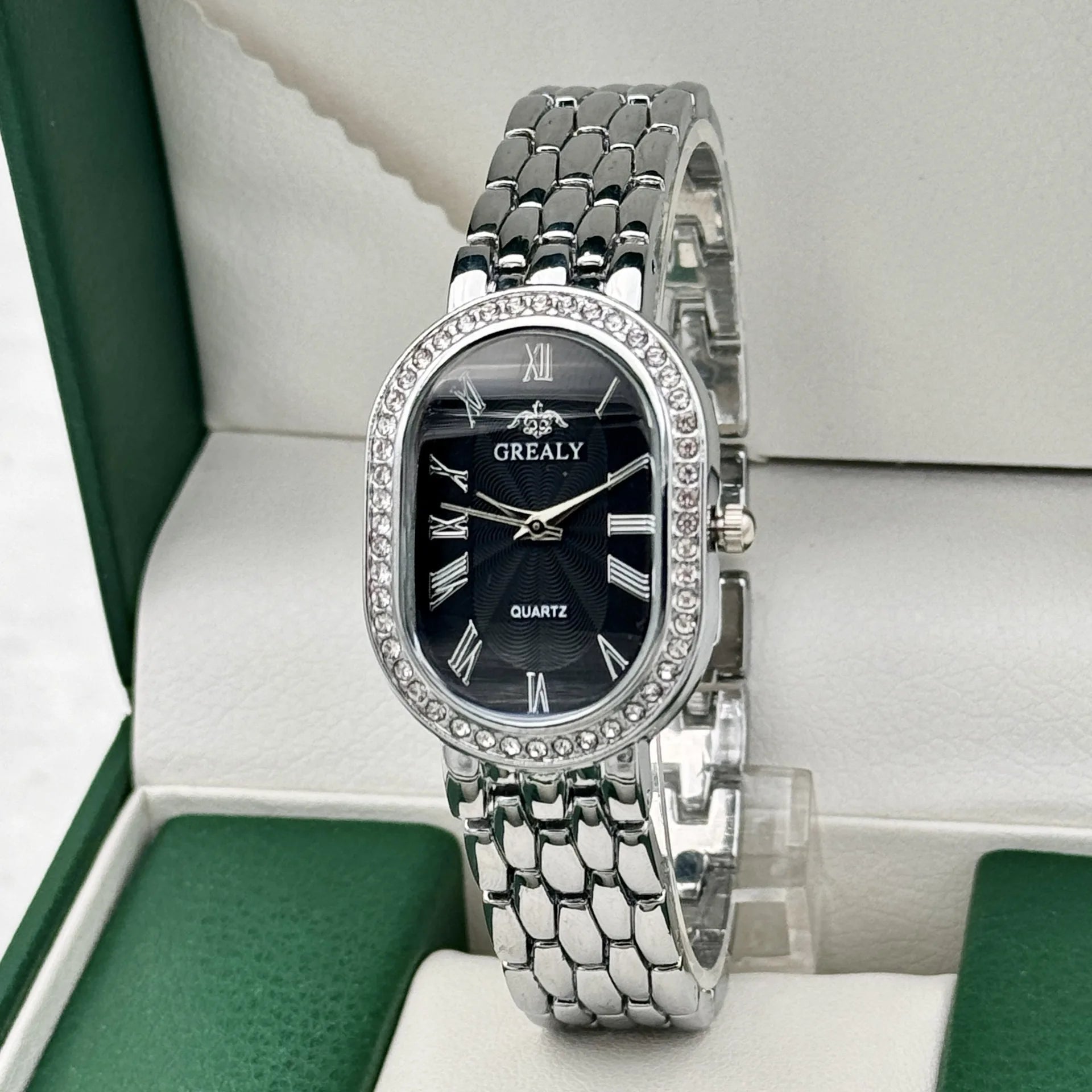 Montre Femme Luxe Ovale – Chiffres Romains & Diamants Quartz - Smiles shop