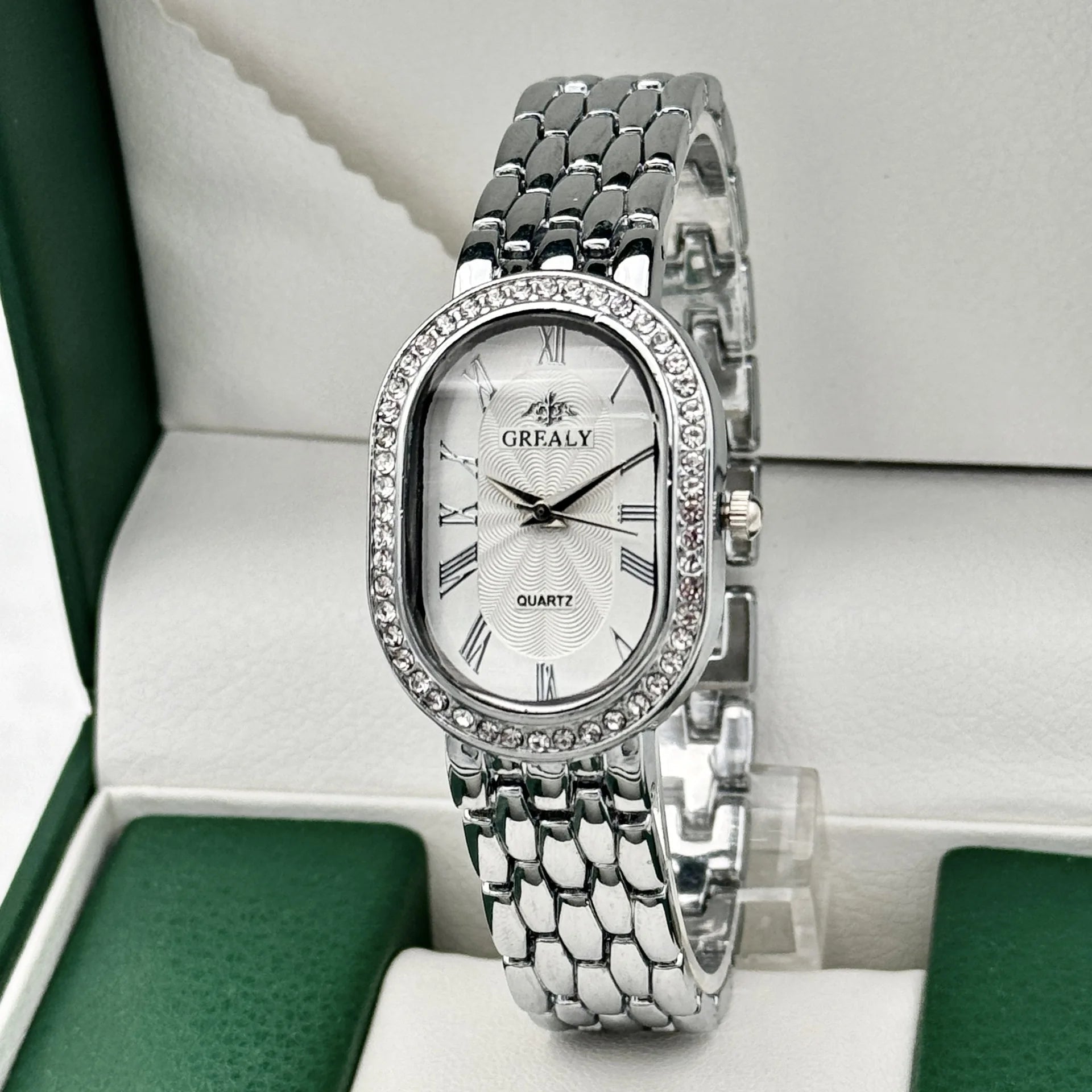 Montre Femme Luxe Ovale – Chiffres Romains & Diamants Quartz - Smiles shop